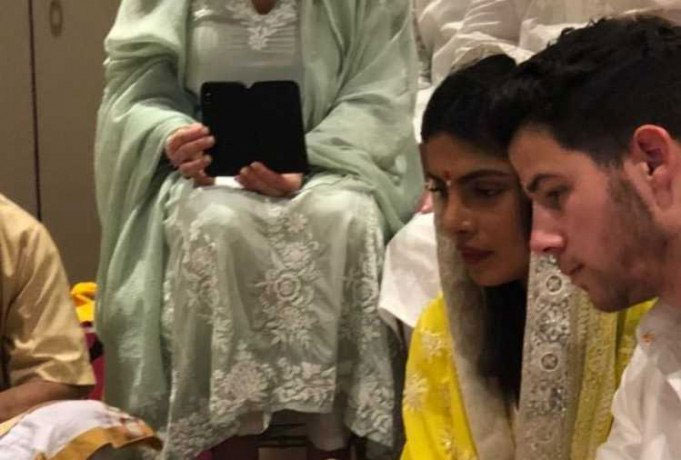 bollywood,priyanka chopra,nick jonas,engagement pics