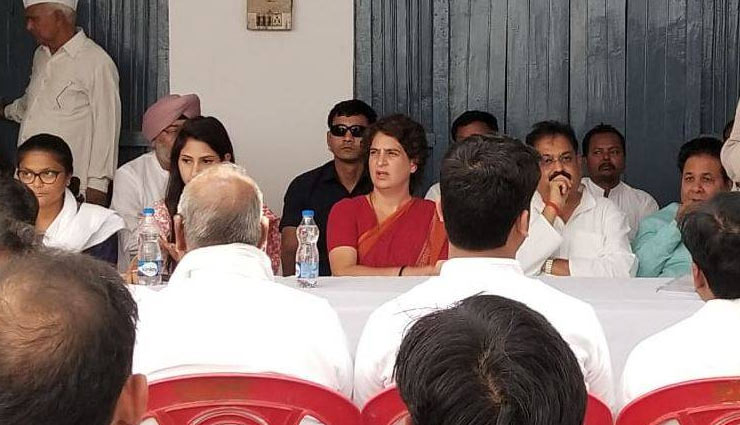 अदिति से मिलने रायबरेली पहुंचीं प्रियंका गांधी, कहा- लखनऊ से लेकर दिल्ली तक उठाएंगे मुद्दा 