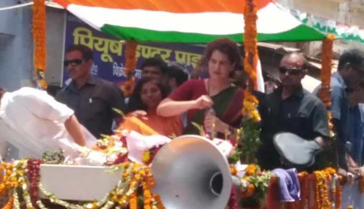 तंज कसते हुए प्रियंका ने मोदी पर बोला हमला कहा - आपने दुनिया के सबसे बढ़िया अभिनेता को PM बनाया, इससे अच्छा तो अमिताभ को बना देते 