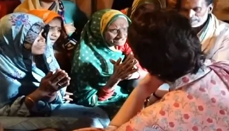 UP News: ललितपुर पहुंचीं प्रियंका गांधी, मृतक किसान के परिवार से की मुलाकात, हर संभव मदद का दिया भरोसा