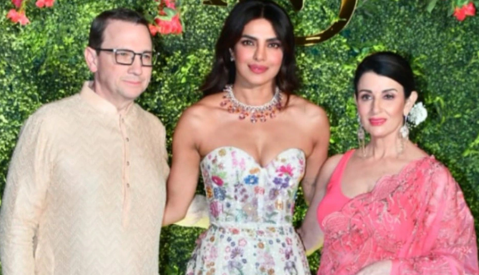 ravi kishan,actor ravi kishan,jitendra kumar,actor jitendra kumar,mirzapur the films,mirzapur web series,priyanka chopra,actress priyanka chopra