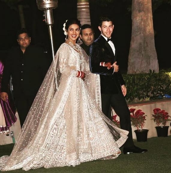 प्रियंका-निक की रिसेप्शन पार्टी में पहुंचे PM मोदी, नवविाहित जोड़े को दी शुभकामनाएं bollywood,priyanka chopra,nick jonas,priyanka nick wedding reception,priyanka nick wedding reception party,narendra modi