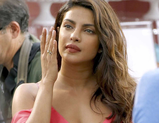 PICS : Priyanka Chopra uncomfortable on the street of new york