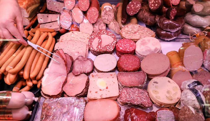 foods causing headaches,headache triggers,migraine diet,headache prevention foods,common headache foods,dietary headache triggers,foods to avoid for headaches,headache management,headache-inducing foods,headache and diet