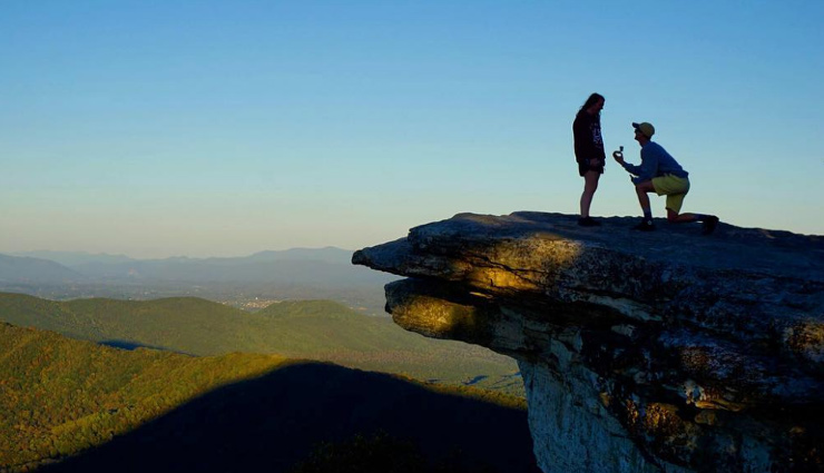 शादी का प्रपोजल सुनते ही पहाड़ से 650 फीट नीचे गिरी प्रेमिका, ऐसे बची जान