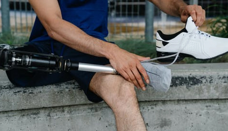 पार्क में टहलने गया था शख्स और अचानक गायब हो गई उसकी टांग, जानें क्या हैं इसका माजरा 