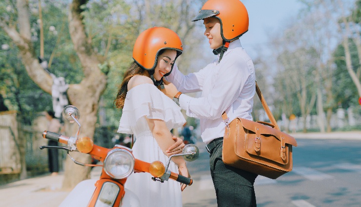 what men find attractive in women,traits men like in women,signs a man is attracted to you,men’s attraction to women,qualities men seek in a partner,physical attraction in relationships,emotional attraction in women,what makes a woman attractive to men,key traits of attractive women,signs of male interest in women