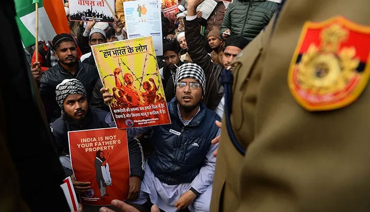 CAA Protests: Mobile communication lockdown brings Delhi to a standstill