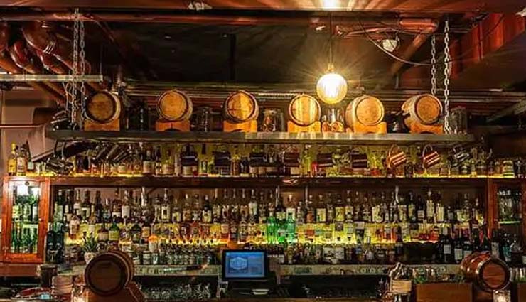 बिना  कपड़ों के शामिल होंगे लोग इस पार्टी में,  टिकट 2100 रुपये का