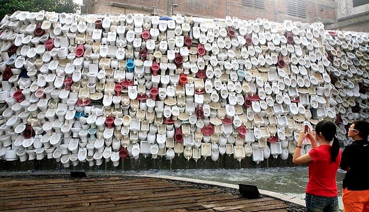 biggest public art of toilet fountain
