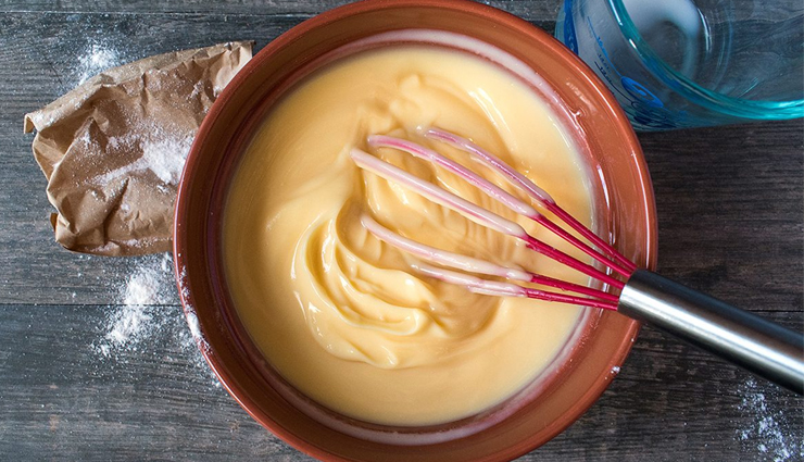 eggless yorkshire pudding,eggless yorkshire pudding with onion gravy,eggless yorkshire pudding with minty leaves,Eggless Recipe,pudding recipe,recipe