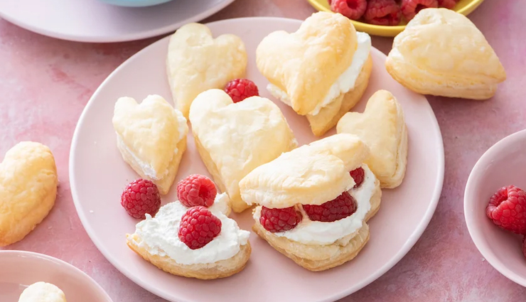 puff pastry berry hearts,hunger struck,food,happy valentines day