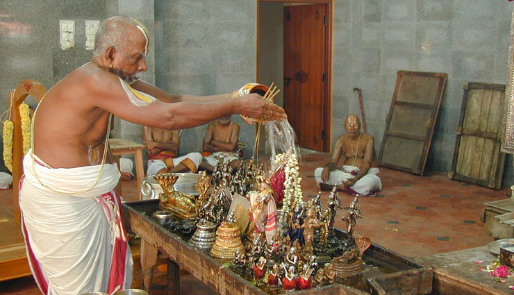 पूजा के दौरान भूलकर भी ना करें ये गलतियां, वरना जो होगा उसके आप खुद होंगे जिम्मेदार