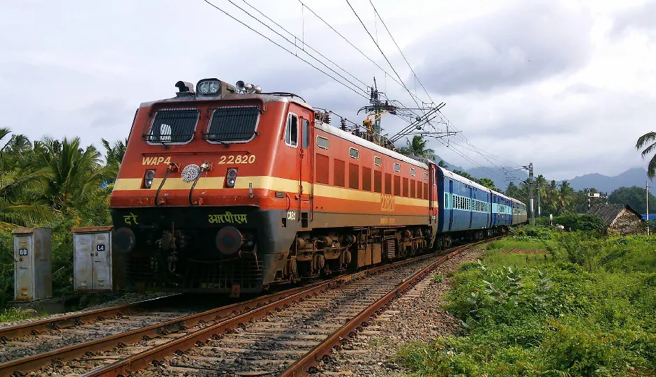 Special Trains: त्योहारों में यात्रियों की सुविधा के लिए गोरखपुर सहित कई स्टेशनों से आज रवाना होंगी 14 विशेष पूजा ट्रेनें, देखें पूरा शेड्यूल