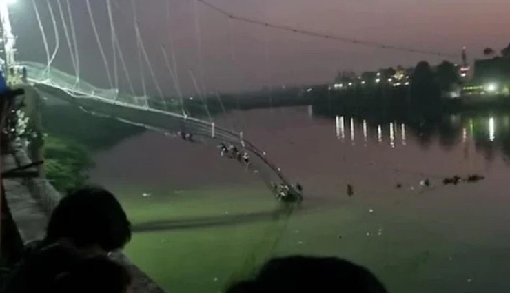 गुजरात: मोरबी हादसे में अब तक 141 की मौत, 177 लोग बचाए गए, पुल की प्रबंधन टीम पर केस दर्ज