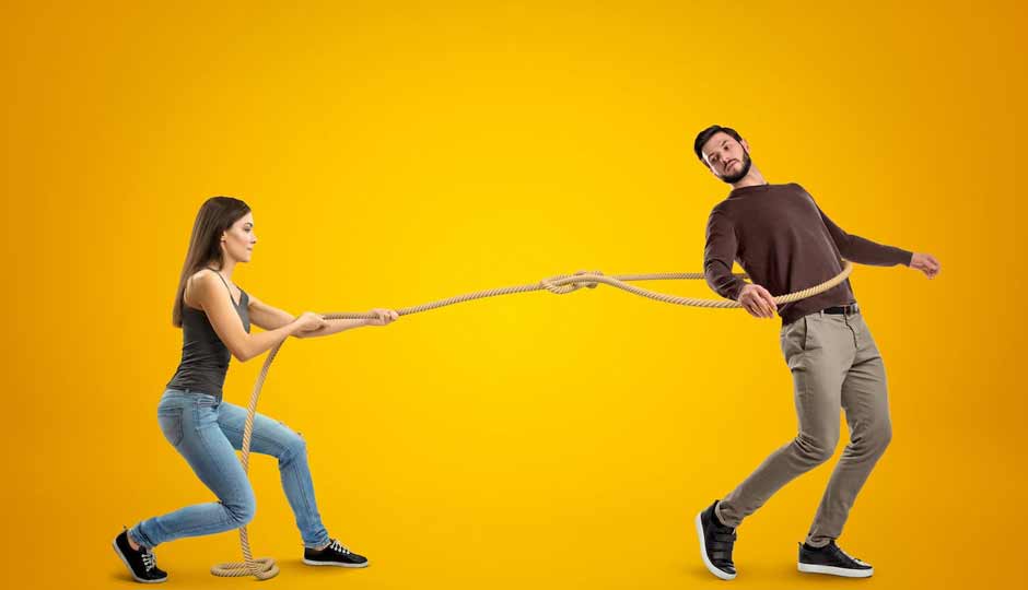 10 Signs a Woman is Pulling Away From You