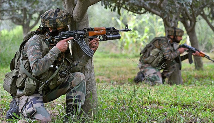 जम्मू-कश्मीर: पुलवामा के त्राल इलाके में 2 से 3 आतंकियों के छिपे होने की खबर, मुठभेड़ जारी 