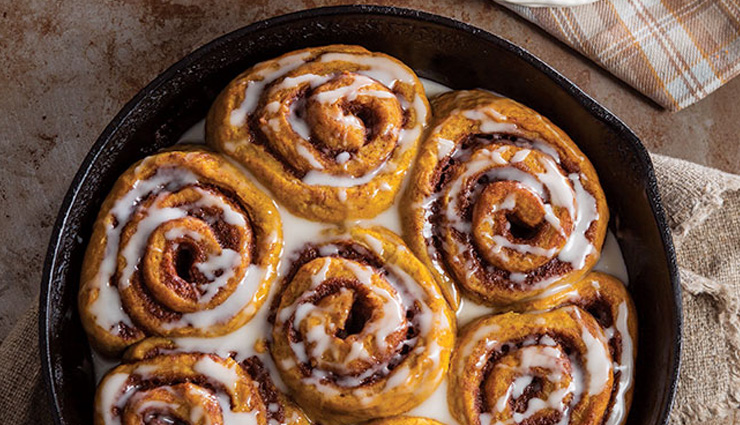 pumpkin cinnamon rolls,rolls recipe,pumpkin recipe,desserts recipe