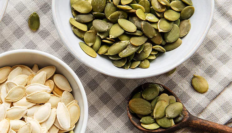 healthy road trip snacks,best snacks for road trips,nutritious snacks for traveling,cheese and apple slices,roasted chickpeas,shelled pistachios,granola bars,makhana snacks,homemade trail mix,sprout salad,energy balls,pumpkin seeds,hard-boiled eggs