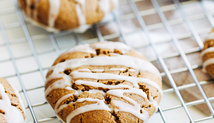 pumpkin sugar cookies with ginger maple glaze,hunger struck,food