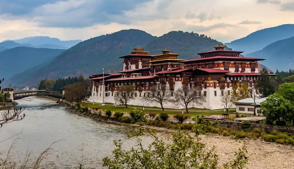 punakha bhutan,things to do in punakha,punakha dzong,punakha suspension bridge,khamsum yulley namgyal chorten hike,chimi lhakhang temple,river rafting punakha,sangchhen dorji lhuendrup nunnery,talo monastery,limbukha village trek,ritsha village punakha,bhutan travel guide