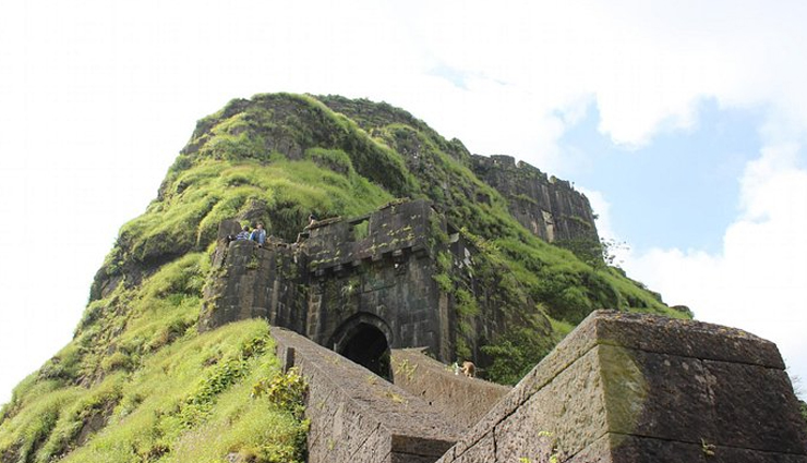 pune,weekend getaways near pune,places to visit near pune,sinhagad fort,mahabaleshwar,lonavala,khandala,bhimshankar,lavasa