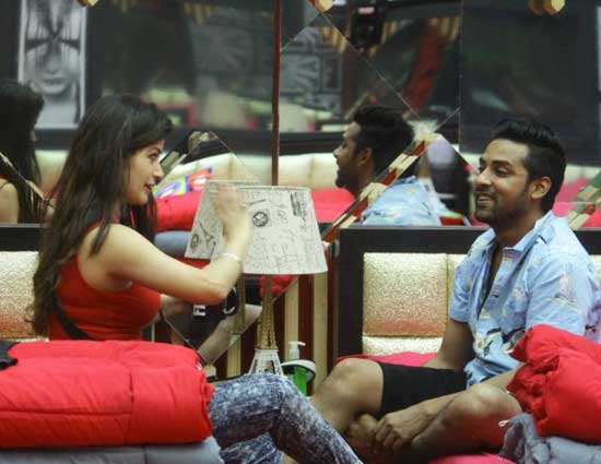 #BB11 Puneesh Sharma and Bandgi Kalra can't stop cuddling each others