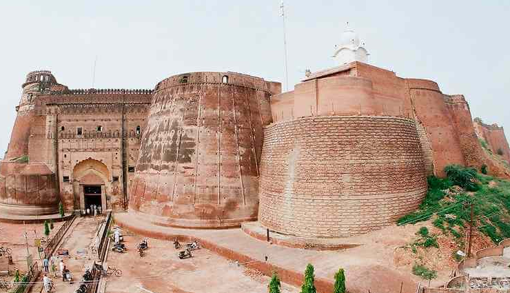 6 Famous Religious Places and Temples To Visit in Punjab