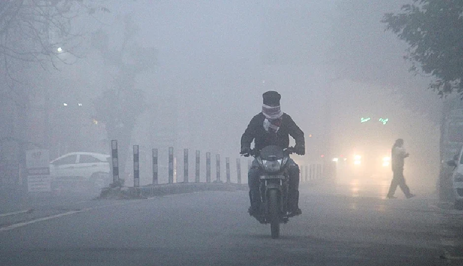कड़ाके की सर्दी से कांपा पंजाब, स्कूलों के समय में बदलाव; होशियारपुर में पारा शून्य पर पहुंचा