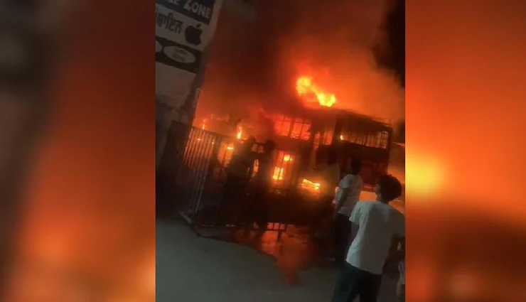 पंजाब: बठिंडा के बस स्टैंड में लगी भीषण आग, कई बसों के जलने की आशंका