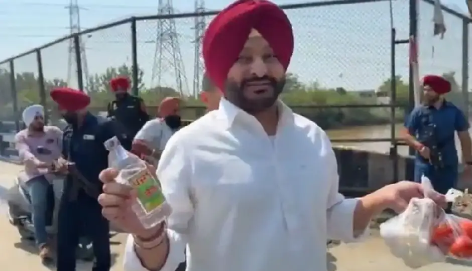 पंजाब में बढ़ा सियासी विवाद, CM मान के काफिले के सामने प्रदर्शन के बाद रवनीत सिंह बिट्टू को पुलिस ने पकड़ा