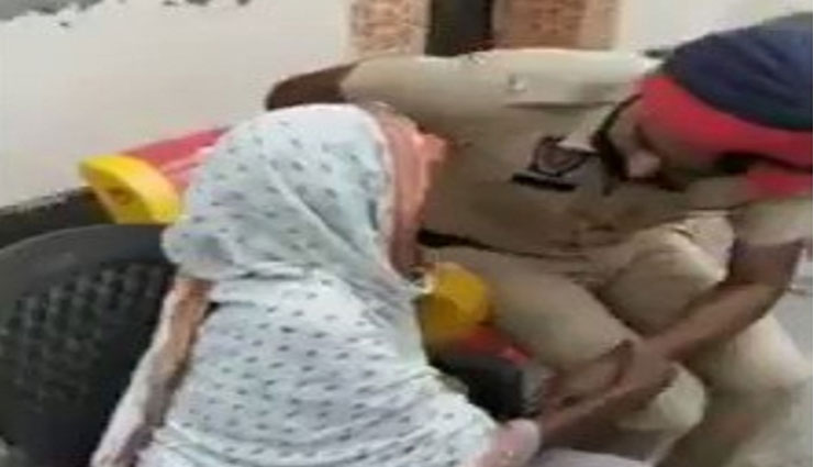 VIDEO- Punjab police earns Twitter praise for empathetic gesture