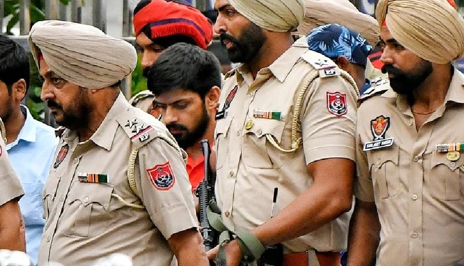 पंजाब में नशा माफिया पर पुलिस का शिकंजा, नवांशहर में 59 नशीली गोलियों सहित दो युवक दबोचे