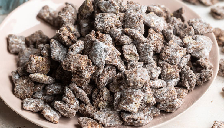  Valentine's Day Treat: Delicious Puppy Chow