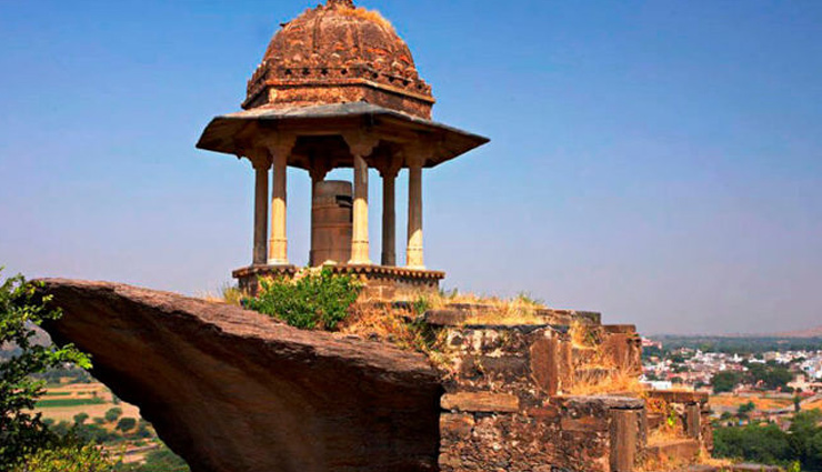 places to visit in bhilwara,bhilwara tourist attractions,historical places in bhilwara,bhilwara rajasthan sightseeing,best places to explore in bhilwara,bhilwara travel guide,bhilwara cultural spots,bhilwara historical forts,bhilwara temples,bhilwara natural beauty