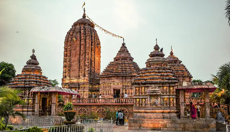 india travel guide,spiritual tourism in india,temples in india,famous hindu temples,indian culture and heritage,religious festivals india,historical places in india,india sightseeing,bharat tourism,hindustan temples,india pilgrimage destinations