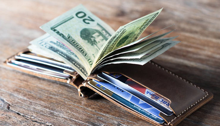 किसी को बिना बताये पर्स में रखे इन चीजों को होगी बरकत