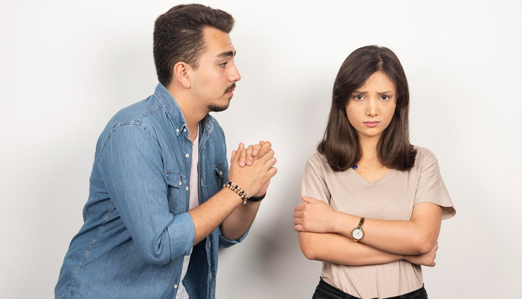 signs to give up on pursuing her,when to stop pursuing a woman,signs she is not interested,knowing when to move on,how to tell if she is not into you,when to stop chasing a girl,signs she is not ready for a relationship,giving up on unrequited love,how to accept rejection gracefully,recognizing when it is time to let go