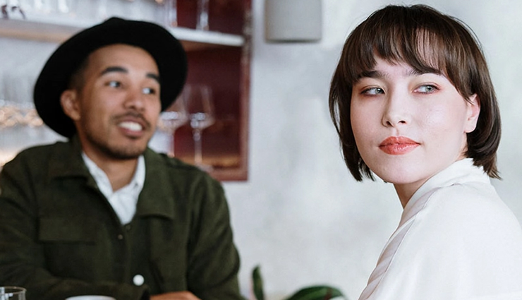 signs to give up on pursuing her,when to stop pursuing a woman,signs she is not interested,knowing when to move on,how to tell if she is not into you,when to stop chasing a girl,signs she is not ready for a relationship,giving up on unrequited love,how to accept rejection gracefully,recognizing when it is time to let go