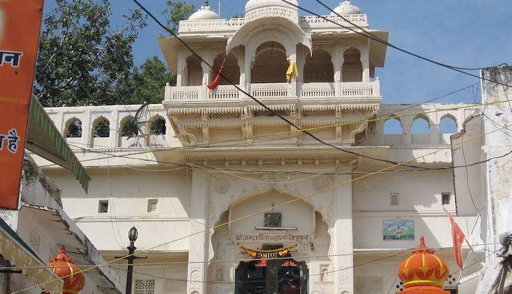 pushkar,rajasthan,places to visit in pushkar,tourist attractions in pushkar,pushkar lake,brahma temple & ghat at pushkar rajasthan,holy water the deity,ajmer to pushkar rajasthan