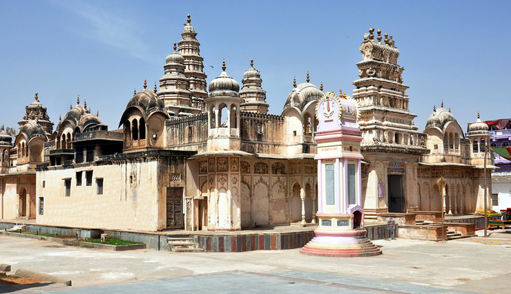 pushkar,rajasthan,places to visit in pushkar,tourist attractions in pushkar,pushkar lake,brahma temple & ghat at pushkar rajasthan,holy water the deity,ajmer to pushkar rajasthan