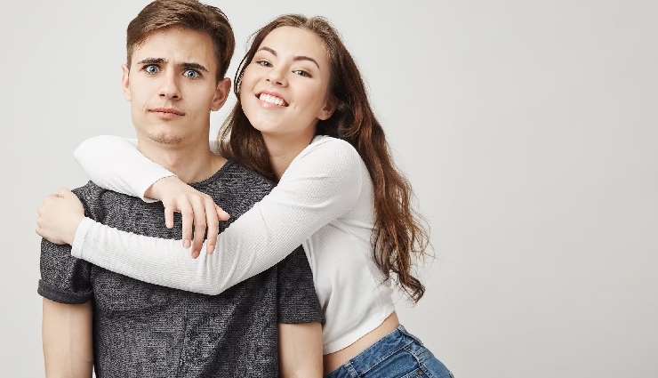 fantasy bond,fantasy relationships,unrealistic romantic connection,one-sided infatuation,idealizing a partner,emotional investment,unhealthy relationship patterns,authentic relationships,relationship authenticity,mutuality in relationships