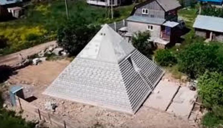 weird news,weird incident,couple built pyramid,pyramid to protect coronavirus,coronavirus