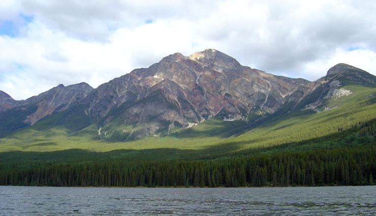 must-visit places canada,top attractions in canada,unmissable canadian destinations,canada travel bucket list,iconic places in canada,best canadian landmarks,hidden gems canada,explore canada wonders,canada natural beauty spots,cultural marvels of canada