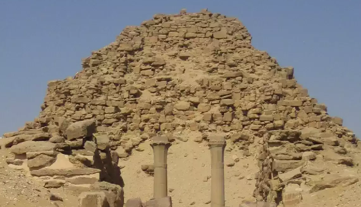 egypt famous pyramids,top pyramids in egypt,famous egyptian pyramids,ancient egypt pyramid sites,iconic pyramids in egypt,egypt renowned pyramid structures,historic pyramids of egypt,must-visit pyramids in egypt,egypt pyramid landmarks,exploring egypt famous pyramids