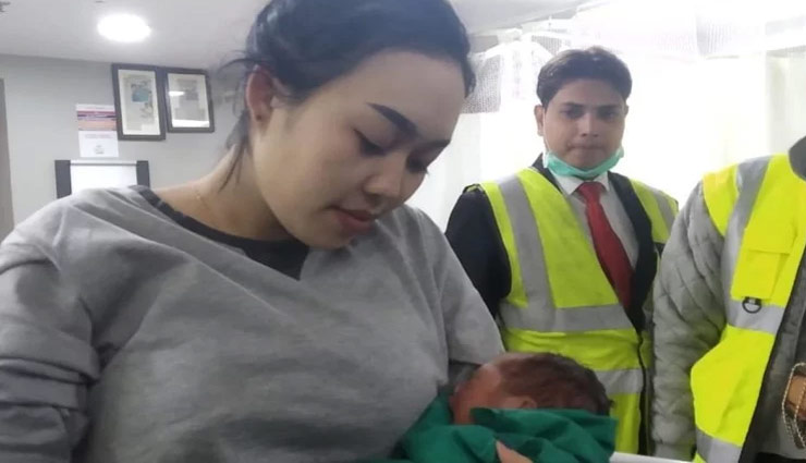 फ्लाइट में  23 वर्षीय गर्भवती महिला ने दिया बच्चे को जन्म, कोलकाता में कराई गई विमान की आपात लैंडिंग