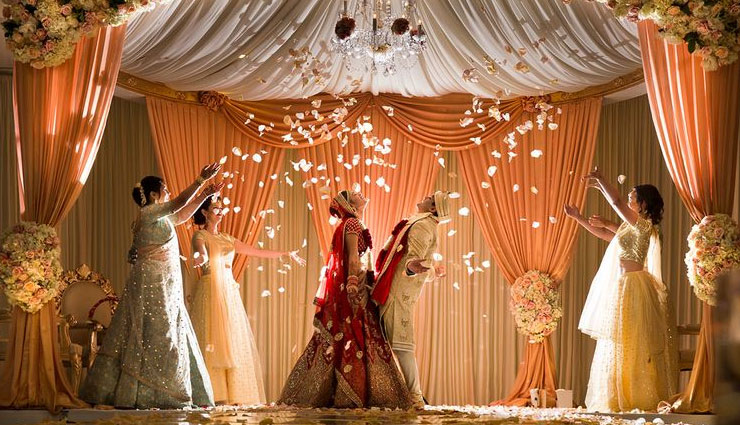 शास्त्रों के अनुसार पत्नी के यह 4 गुण, बनाते है पति को भाग्यशाली 