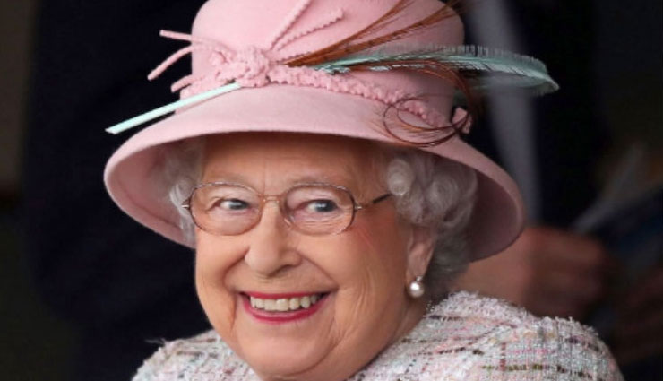queen elizabeth 2,social media manager,british queen,buckingham palace,royal household website,social media manager jobs,weird news,weird story,omg ,रानी एलिजाबेथ, सोशल मीडिया मैनेजर, ब्रिटिश महारानी, बकिंघम पैलेस ब्रिटेन,अजब गजब  खबरे हिंदी में