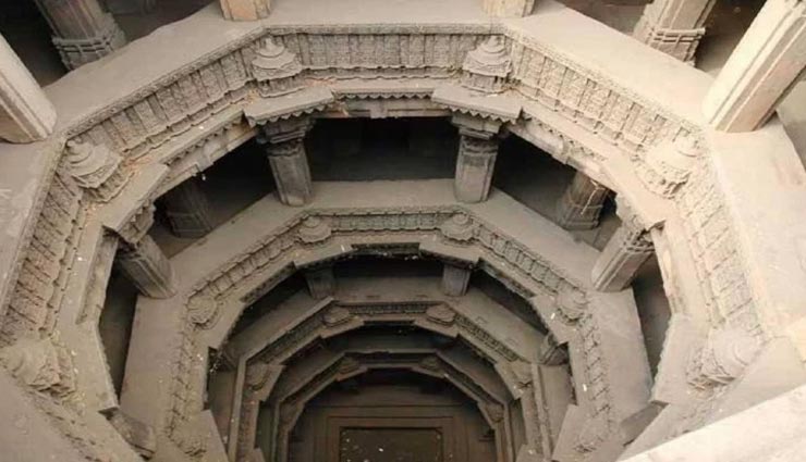 अनोखा कुआं जिसके अंदर बनी हैं 30 किलोमीटर लंबी सुरंग, तथ्य हैरान करने वाले weird news,weird information,interesting facts,rani ki vav,rani ki bawdi