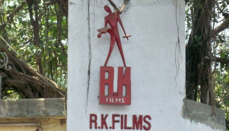 रणधीर कपूर ने किया कंफर्म बिक गया आर.के. स्टूडियो, गोदरेज ने खरीदा